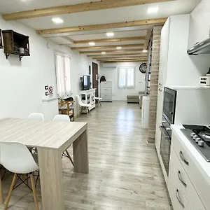  Apartment Bomboniera